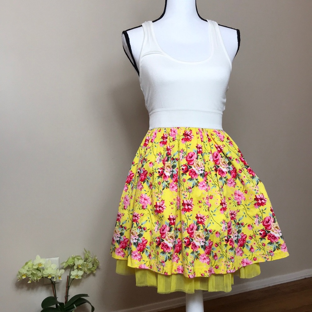 Small flower patterned puffy dress